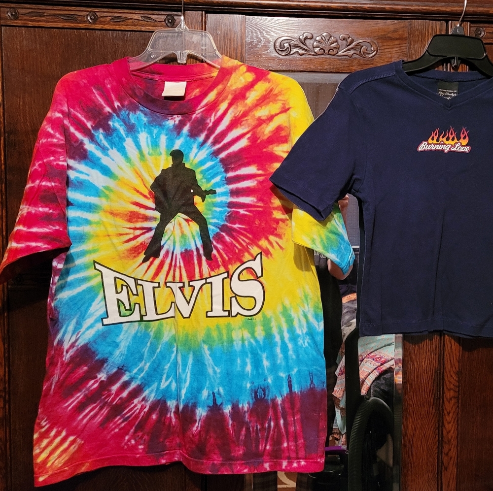 2 Vintage Exclusive Elvis Graceland T-Shirts sz Lg and Sm - Picture 4 of 6